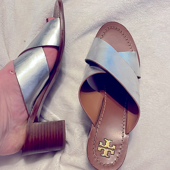 TORY BURCH•size 9•Woman’s•2 inch heel•silver• - Picture 6 of 6